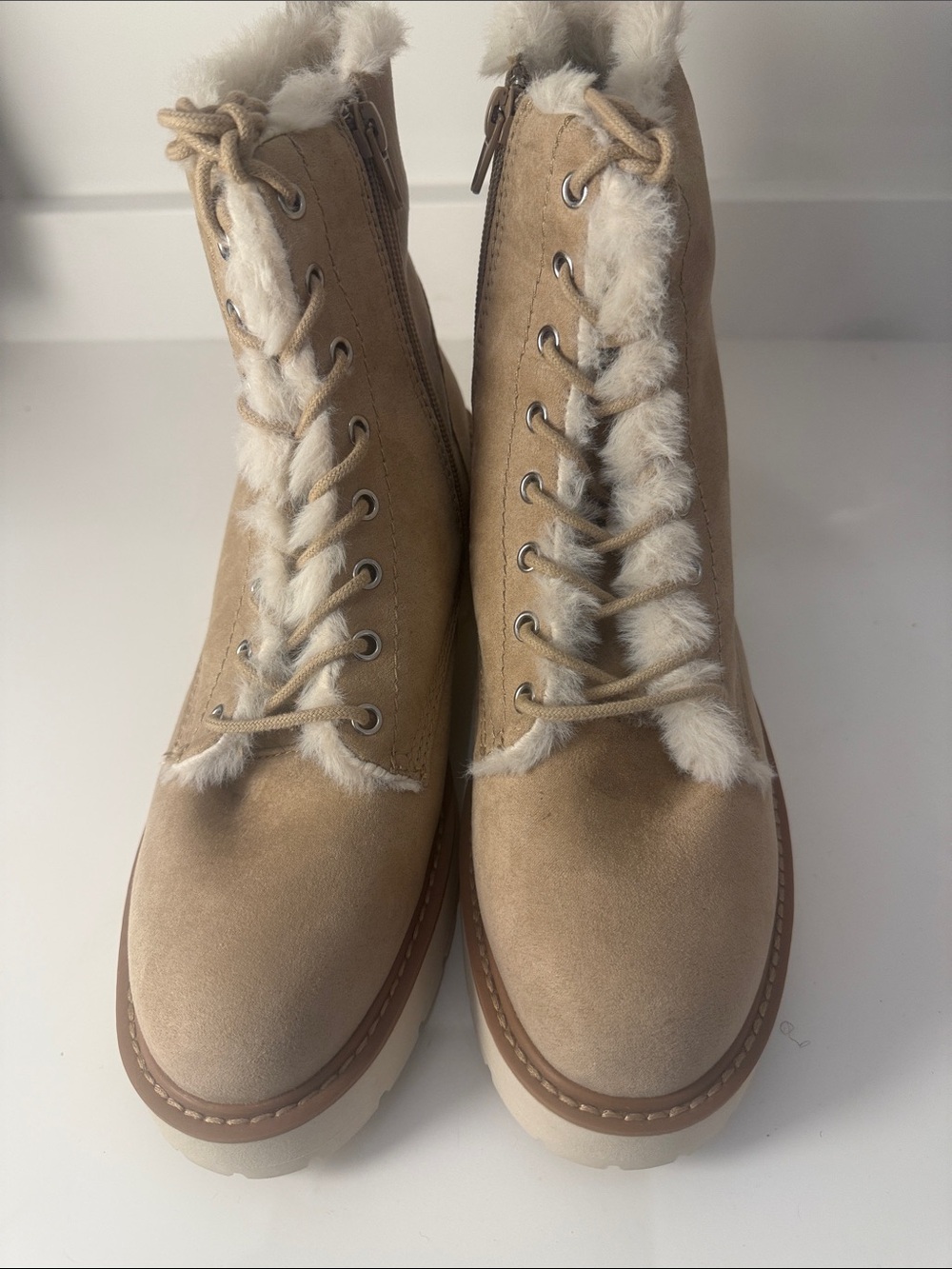 Madden Girl Carra Ankle Boots w/Cream Faux Fur Lining & Lug Soles - Size 9.5